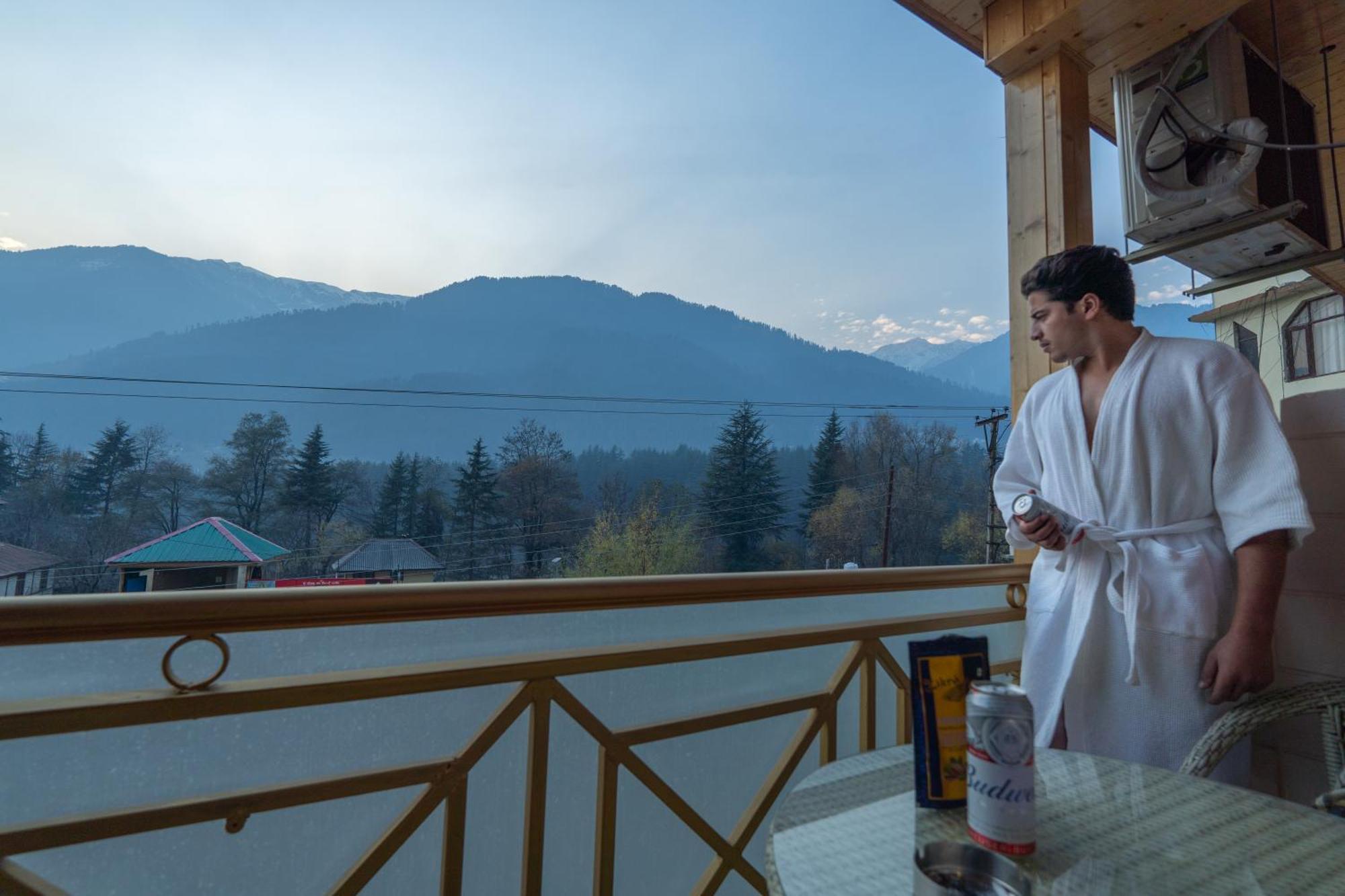 Hill River Resort - Central Heated & Air Cooled - Near Mall Road , Best Property Of Manali 2024- 2025 Exterior photo