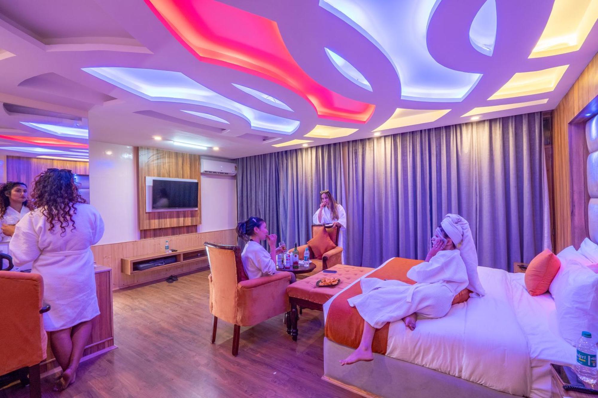 Hill River Resort - Central Heated & Air Cooled - Near Mall Road , Best Property Of Manali 2024- 2025 Exterior photo