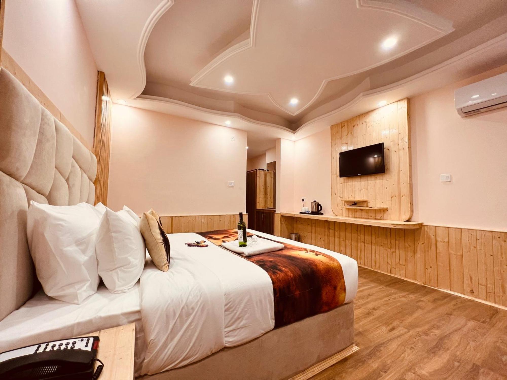 Hill River Resort - Central Heated & Air Cooled - Near Mall Road , Best Property Of Manali 2024- 2025 Exterior photo