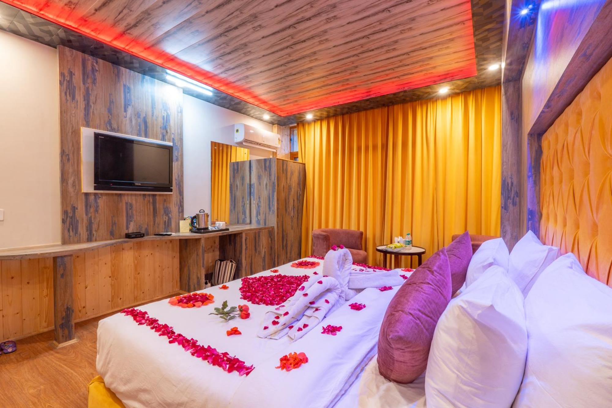 Hill River Resort - Central Heated & Air Cooled - Near Mall Road , Best Property Of Manali 2024- 2025 Exterior photo