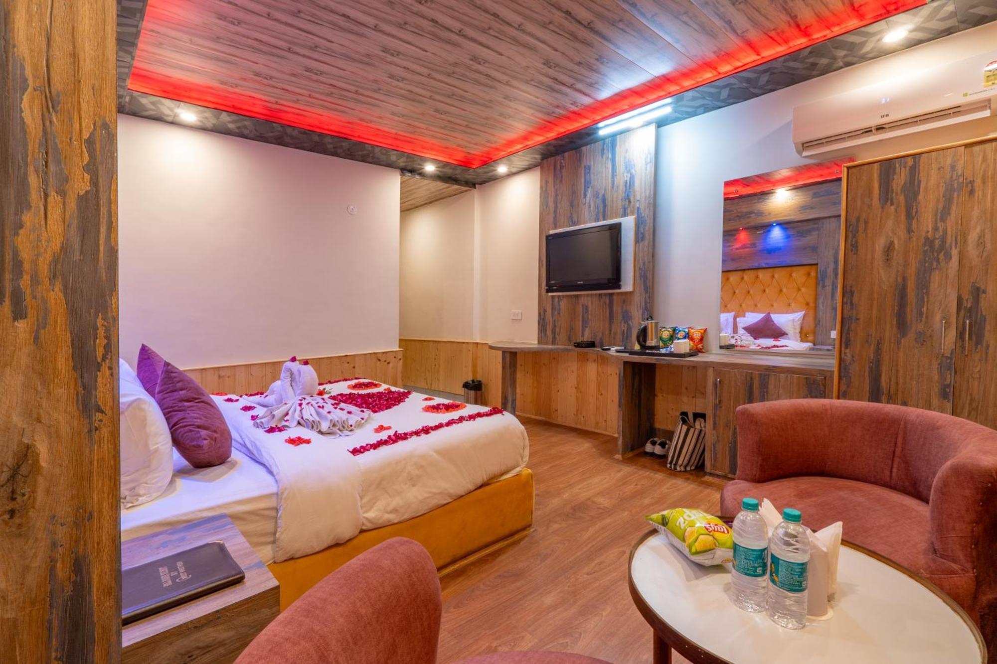 Hill River Resort - Central Heated & Air Cooled - Near Mall Road , Best Property Of Manali 2024- 2025 Exterior photo